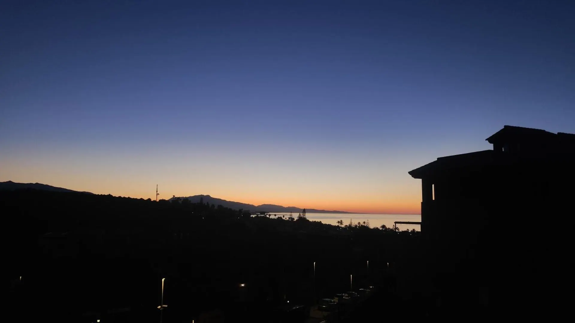Apartment Duplex Penthouse In Estepona- Mountain And Sea Views
